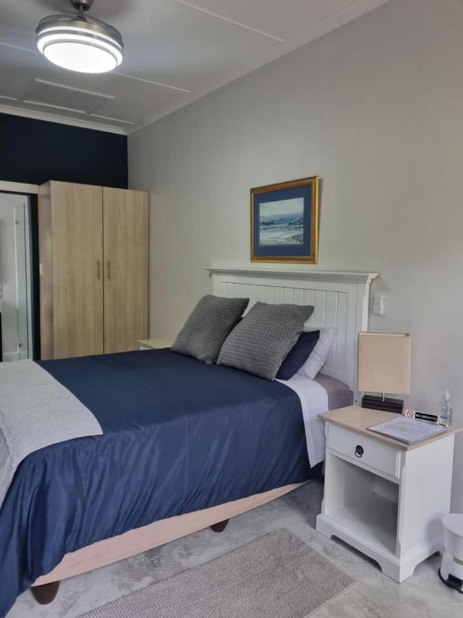 12Onparkeslane Hotel Книсна Екстериор снимка