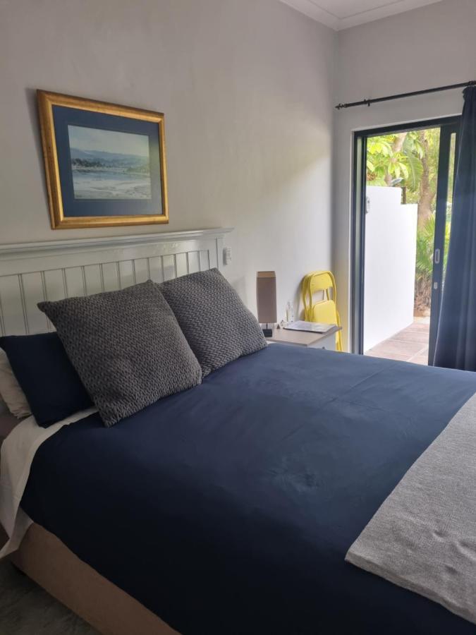 12Onparkeslane Hotel Книсна Екстериор снимка